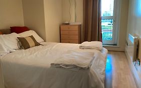 St George Wharf Apartment
