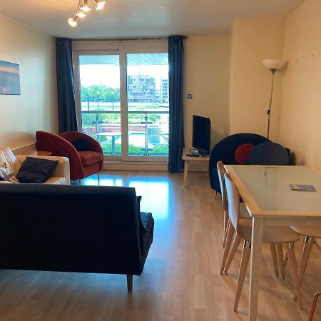 St George Wharf Apartment Londra Esterno foto