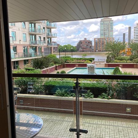 St George Wharf Apartment Londra Esterno foto