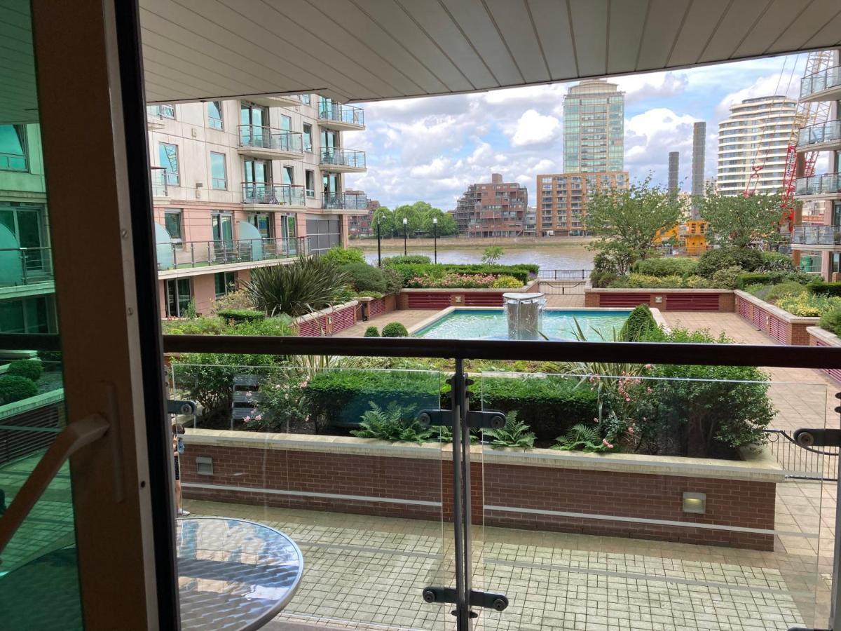 St George Wharf Apartment Londra Esterno foto