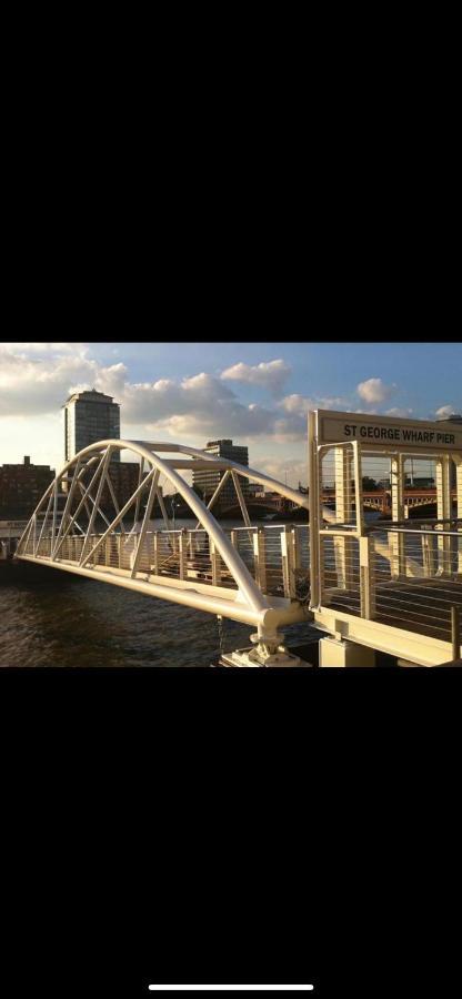St George Wharf Apartment Londra Esterno foto